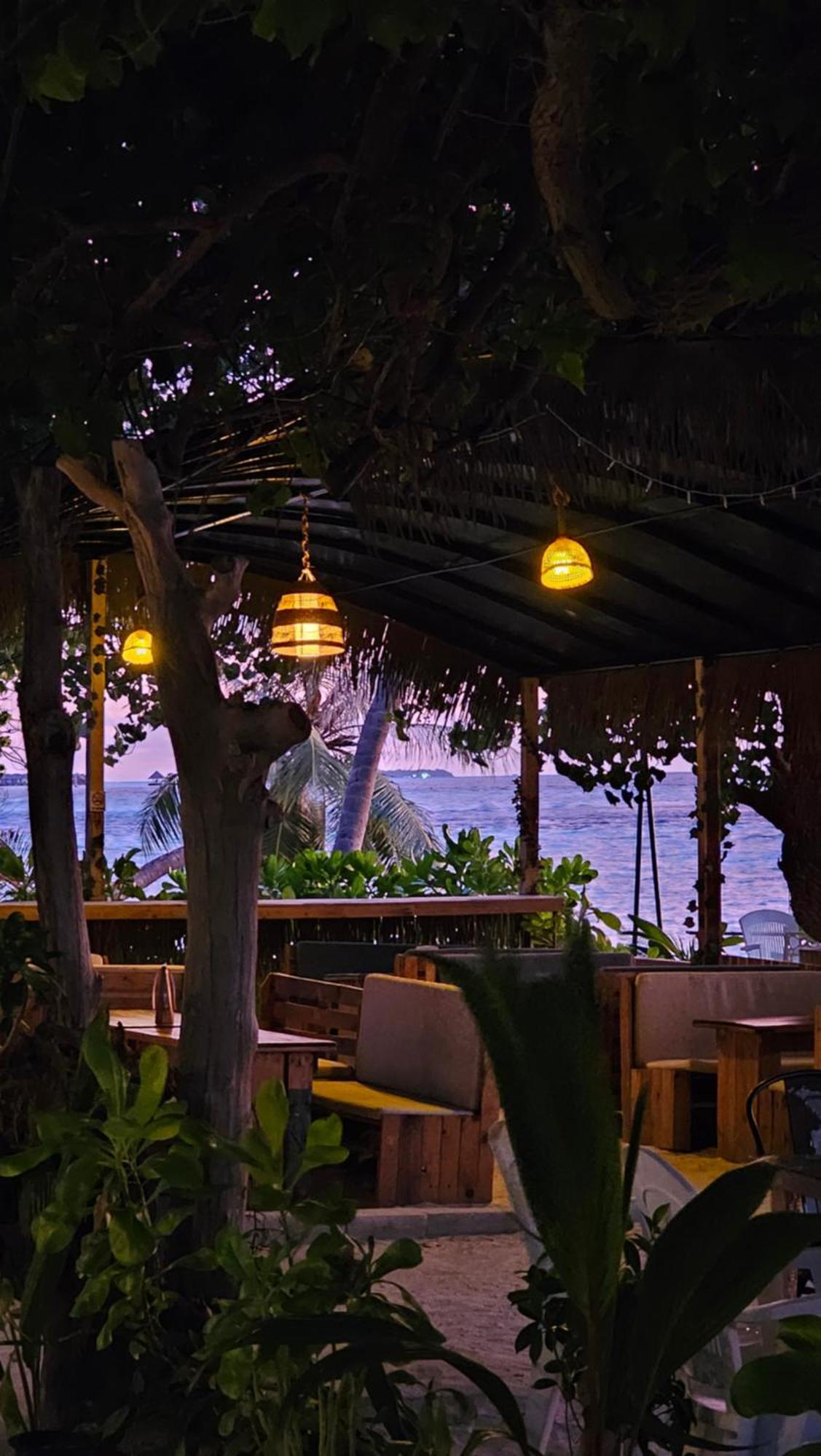 Aqua Sunset Hotel Gulhi Bagian luar foto