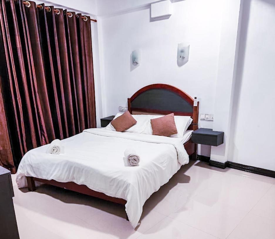 Aqua Sunset Hotel Gulhi Bagian luar foto
